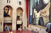 Dali-Museum in Figueres, ca. 1,3 Std von OASIS