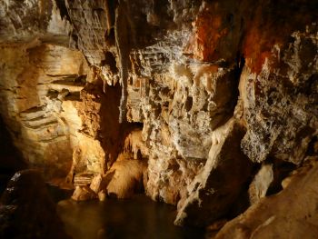 Der Boden der Nebenh&ouml;hle