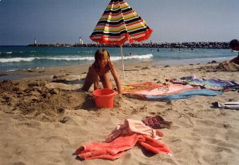 Strand und Mittelmeer vor der FKK-Anlage OASIS