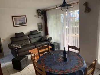 FeWo FKK Anlage OASIS, Wohn-E&szlig;bereich, Blick zur Terrasse