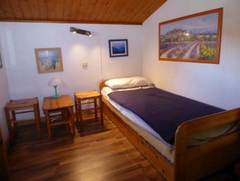 FeWo FKK Anlage OASIS, Mansardenzimmer mit weiterem Unterschubbett