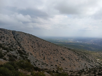 Loser Schotter auf steilem Hang